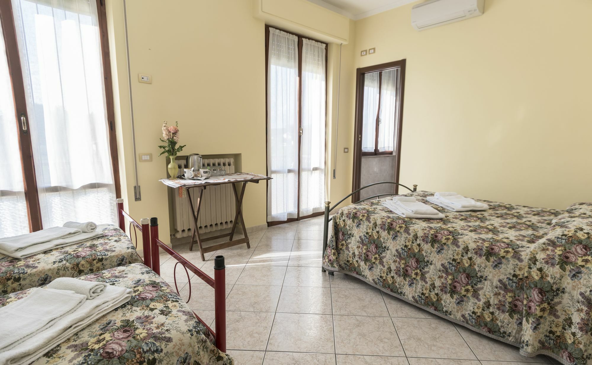 Camere Mariella Assise Extérieur photo